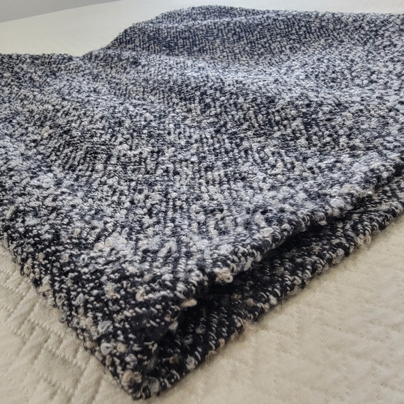 H&M Classic Black and White Tweed Mini Skirt Size 2 Straight Pencil Textured - Picture 2 of 10